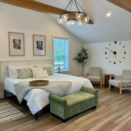 The White Creek Inn